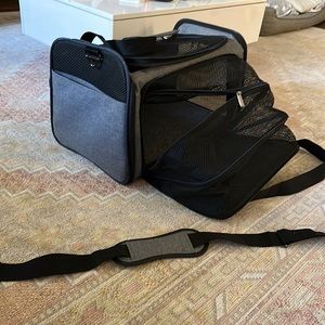 Brand new pet carrier TSA approved